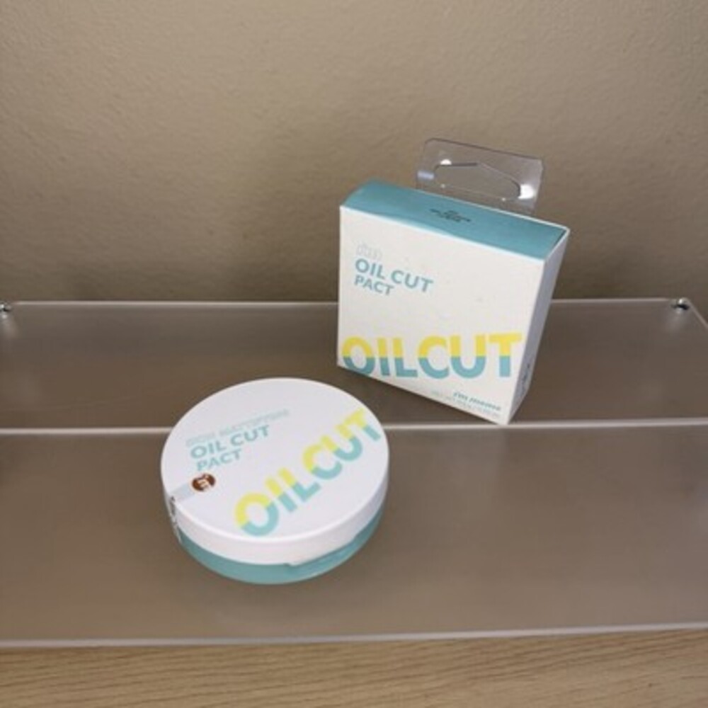 I'M MEME Oil Cut Pact #01 Skin Mattifying Pressed Face Powder With Puff 9.5g